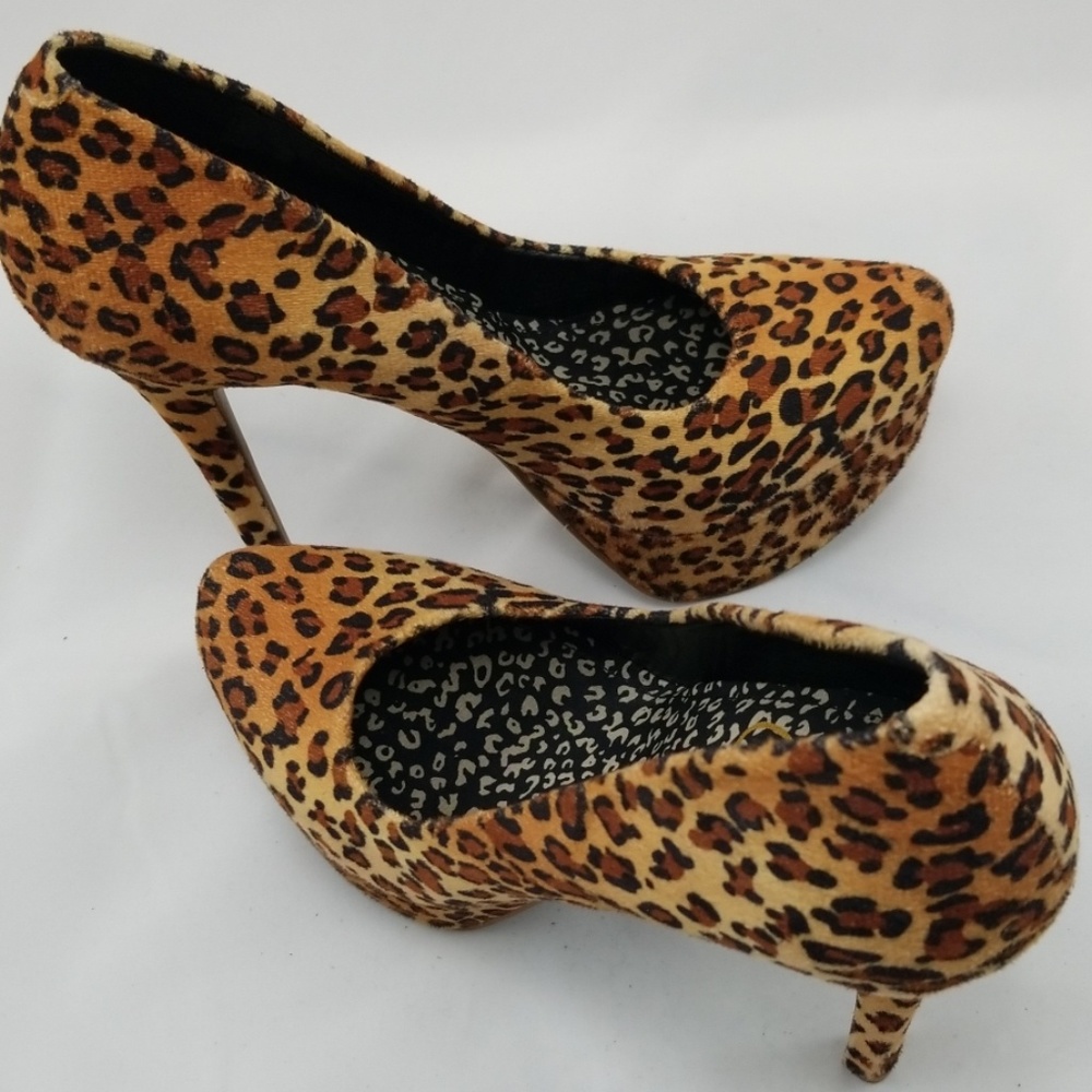 Jessica Simpson Suede Platforms - Picture 6 of 8